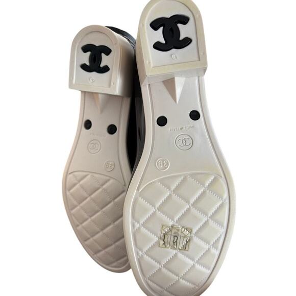 Women’s EU 39 Y2K Chanel Black Camellia Rain Boots Patent Leather Gold CC Logo - Picture 2 of 7